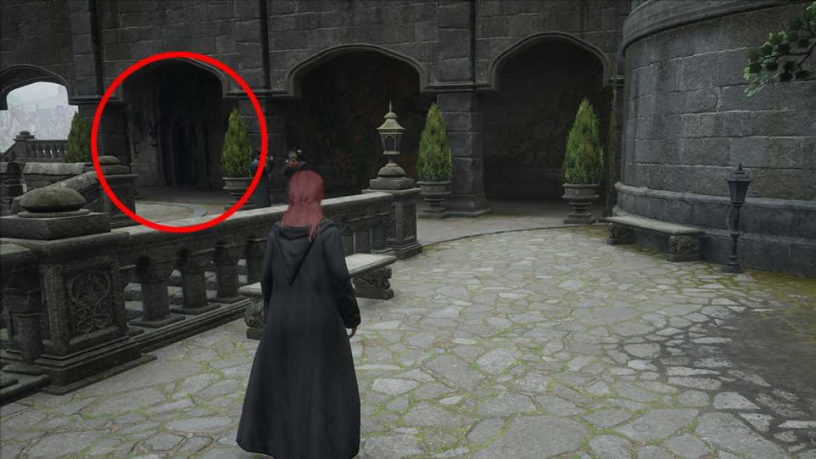 Ou trouver le port souterrain dans lheritage de Poudlard Porte du port souterrain de l'héritage de Poudlard dans la cour du viaduc