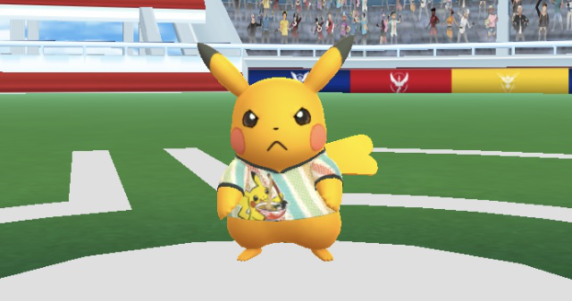 1694445600 540 Top 10 des Pokemon brillants les plus rares dans Pokemon Une capture d’écran d’un Pikachu brillant dans un maillot du Championnat du Monde 2023 dans Pokémon GO.