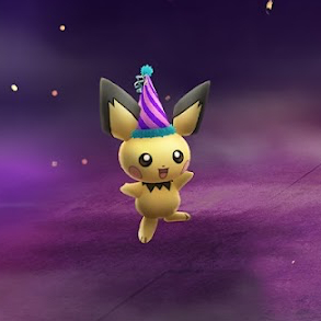 1694445600 718 Top 10 des Pokemon brillants les plus rares dans Pokemon Une photo de Pichu dans un chapeau de fête dans Pokémon GO.