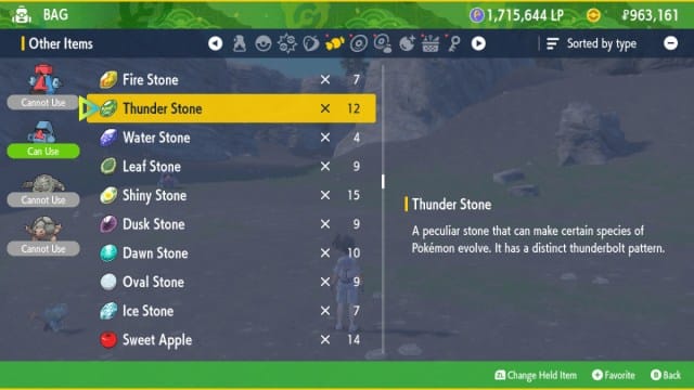 Comment faire evoluer le nez dans Pokemon Ecarlate et Violet Une capture d’écran de l’objet Pierre du tonnerre sélectionné pour être utilisé sur Nosepass dans Pokémon Écarlate et Violet.