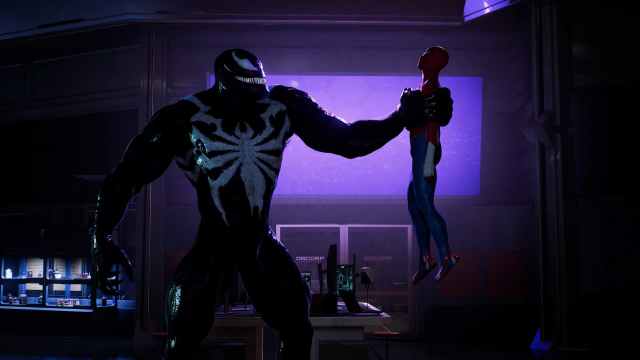 Qui est Venom dans Marvels Spider Man 2 Repondu Venin attrapant Peter