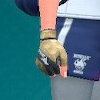 1703038342 221 Tous les nouveaux articles de mode dans Pokemon Indigo Disk Capture d’écran de Pokémon Écarlate et Violet des gants d’entraîneur au sol.