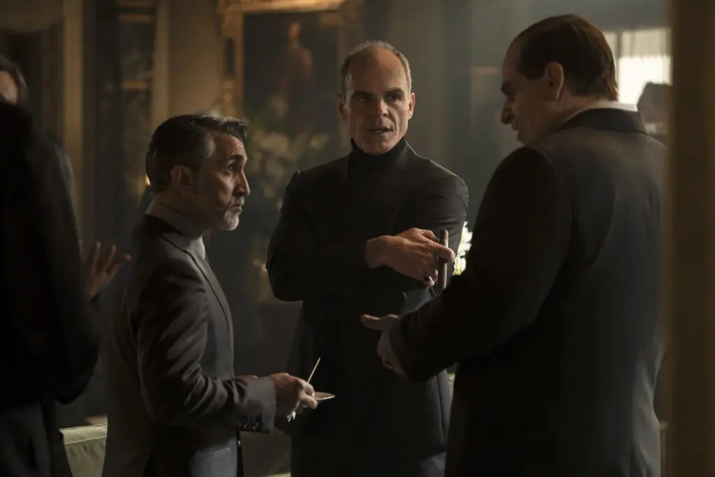 1727709791 747 Recapitulatif Les opprimes sunissent dans lepisode 2 de The Récapitulatif de l’épisode 2 de « The Penguin » - Les Faucons sont des crétins
