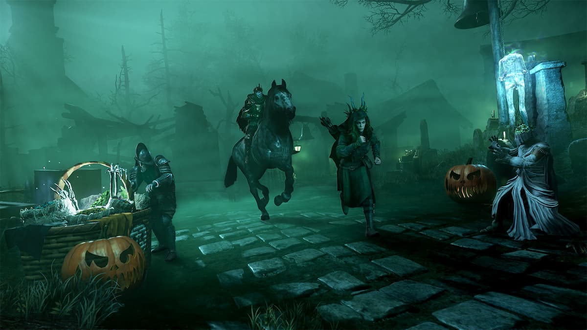 1730137642 683 New World Aeternum – Guide de levenement Nuit sacree Les joueurs participant à l’événement Nightveil Hallow dans un cimetière brumeux. Une figurine montée traverse tandis que d’autres personnages aux costumes étranges interagissent avec les décorations d’Halloween et les citrouilles.