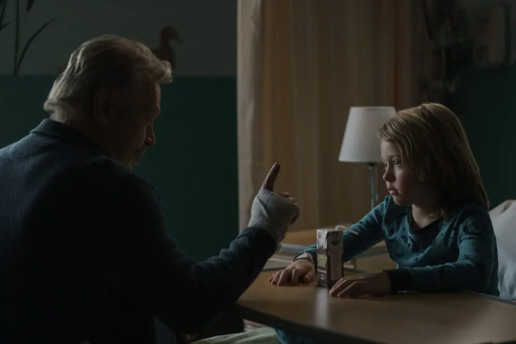 1730483929 863 Before na pas revele son secret cle dans lepisode 3.webp Billy Crystal et Jacobi Jupe dans Before
