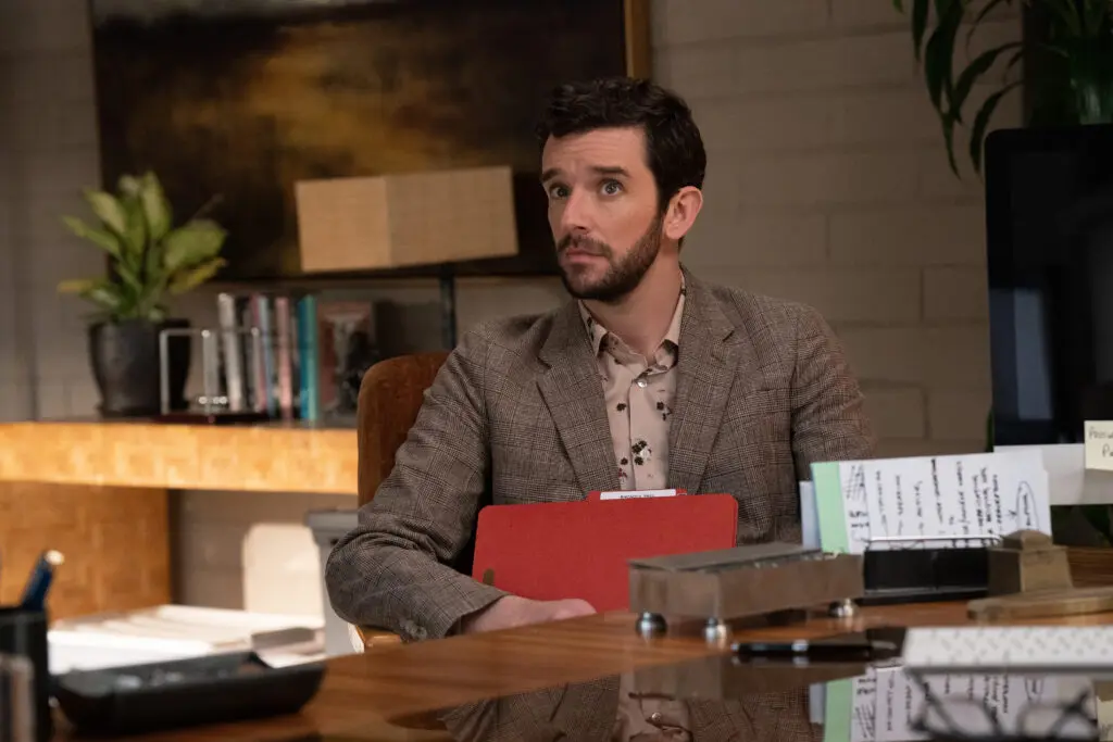 1730868833 561 Lhonnetete est la meilleure politique dans lepisode 5 de la.webp Michael Urie dans Shrinking