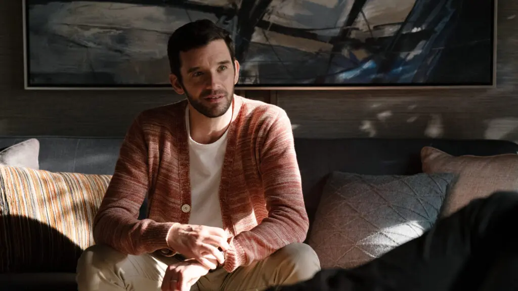 Michael Urie dans Shrinking