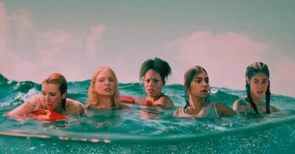 La fin de Something in the Water expliquee Qui.webp Quelque chose dans l’eau 2024 Image du film