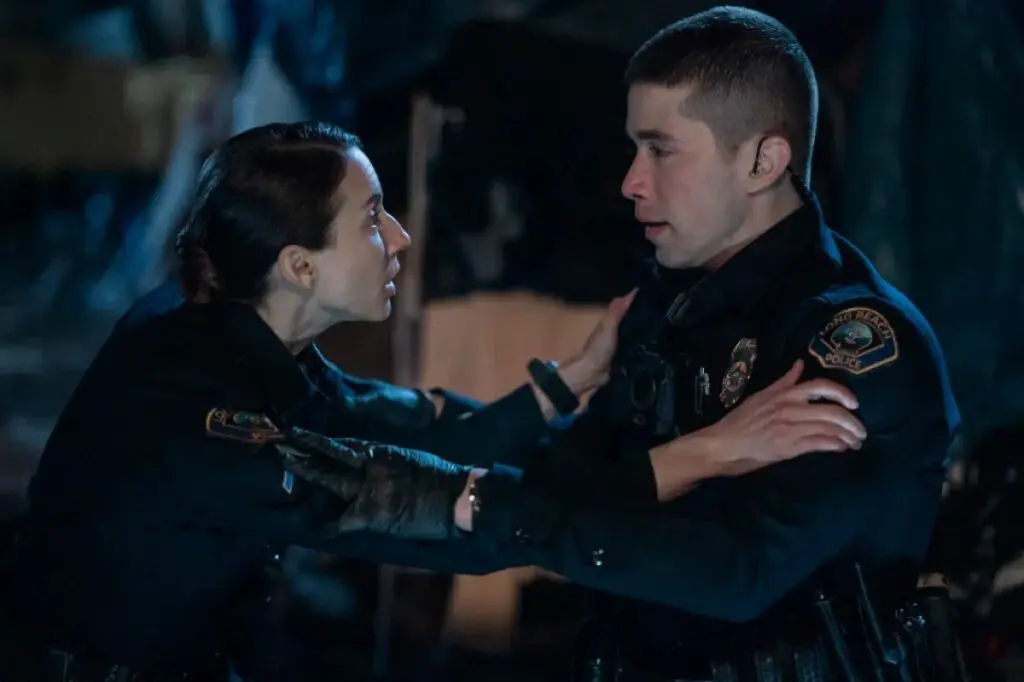 Troian Bellisario et Brandon Larracuente dans On Call