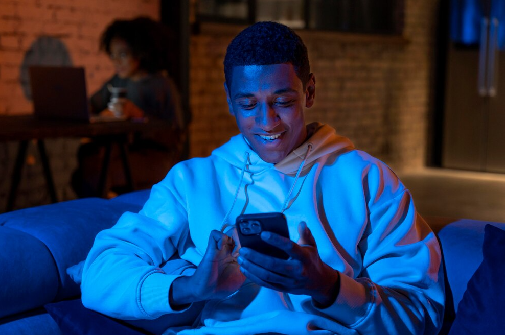 homme smartphone homme smartphone