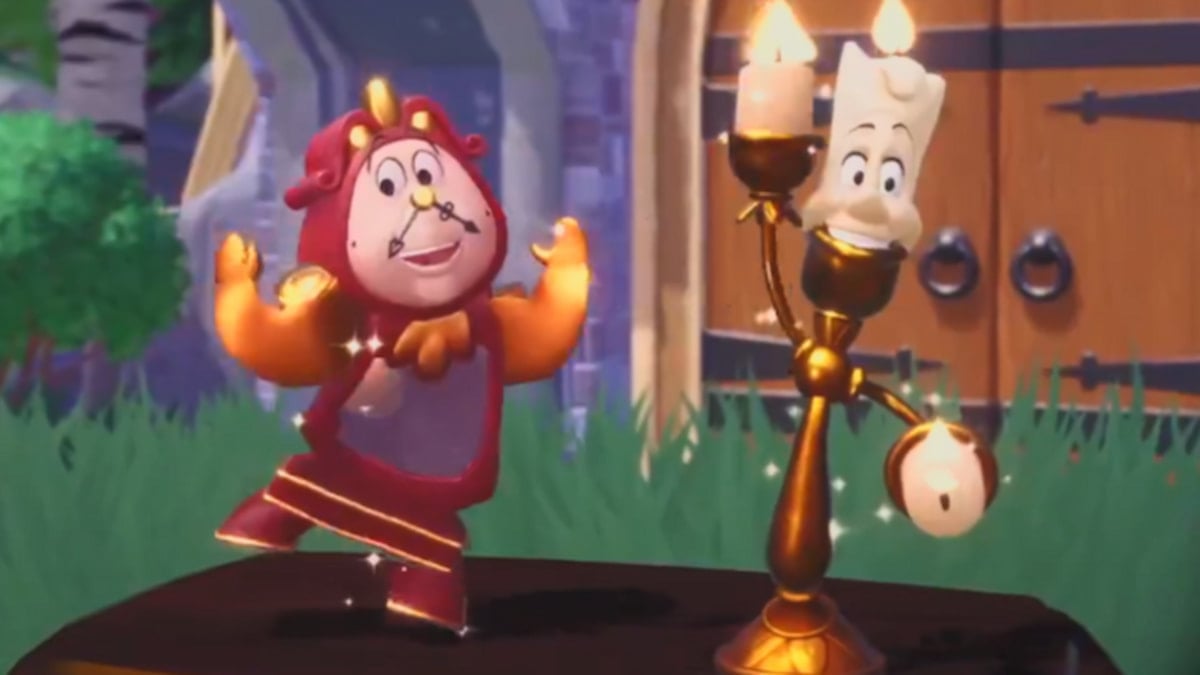 Compte a rebours de la mise a jour de Disney Cogsworth et Lumière posent ensemble dans la Disney Dreamlight Valley