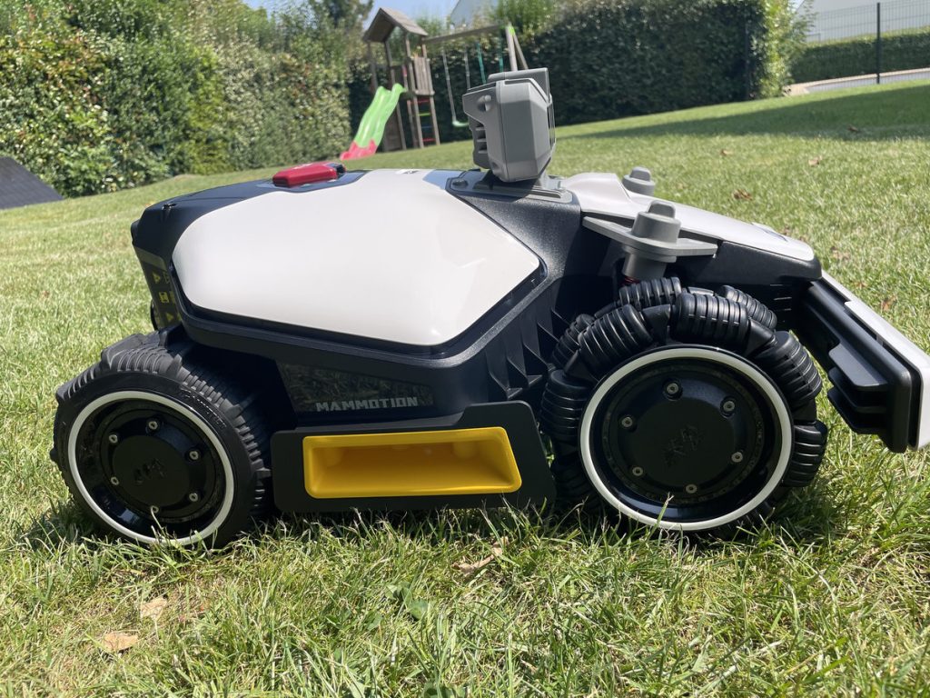 Mammotion LUBA Mini AWD LIDAR 8 Mammotion LUBA Mini AWD LIDAR 8