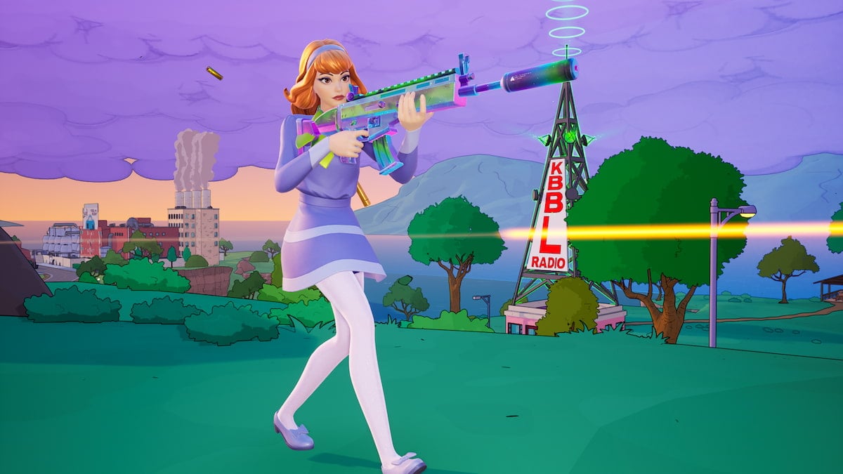 1764691911 350 Toutes les armes et butin dans Fortnite Chapitre 7 Saison Daphne tire devant la tour radio KBBL dans Fortnite Les Simpson