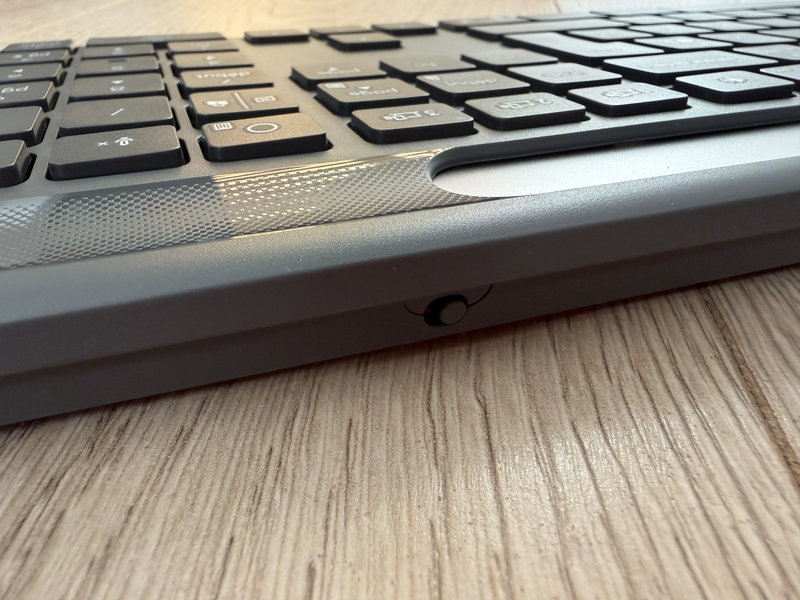 Logitech Signature Slim Solar K980 5 Logitech Signature Slim Solar K980 5