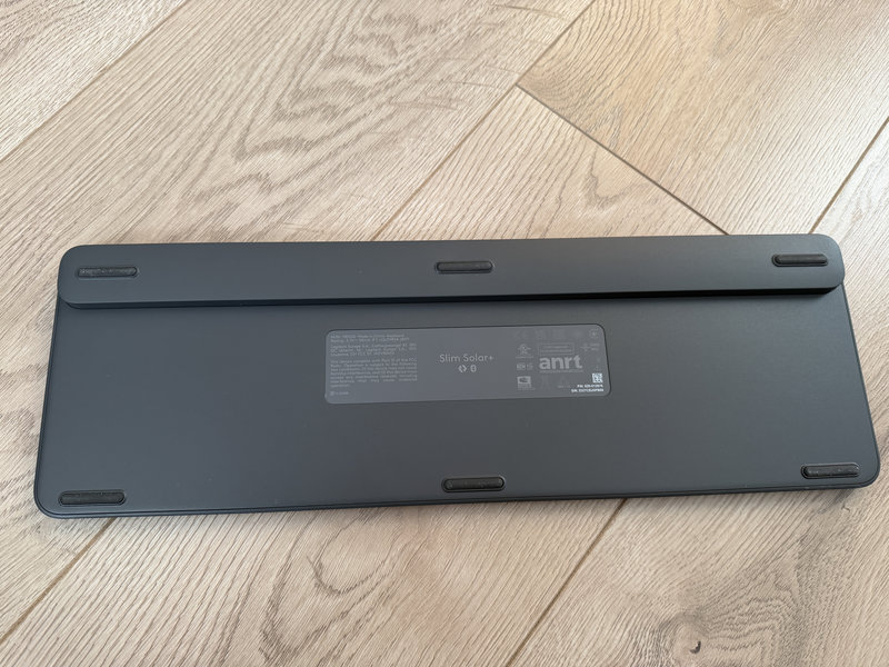 Logitech Signature Slim Solar K980 6 Logitech Signature Slim Solar K980 6