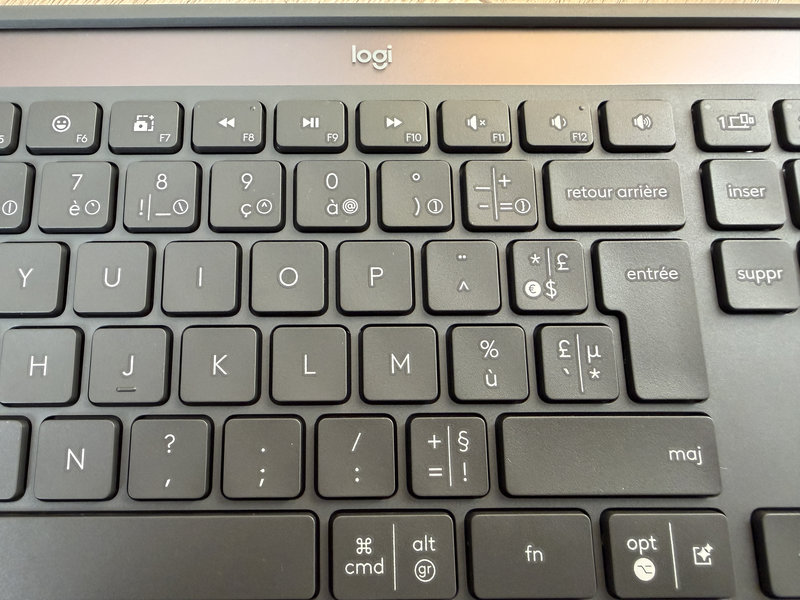 Logitech Signature Slim Solar K980 8 Logitech Signature Slim Solar K980 8