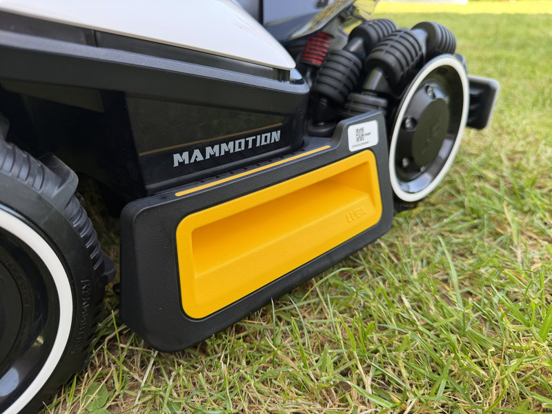 Mammotion LUBA Mini 2 AWD 13 Mammotion LUBA Mini 2 AWD 13