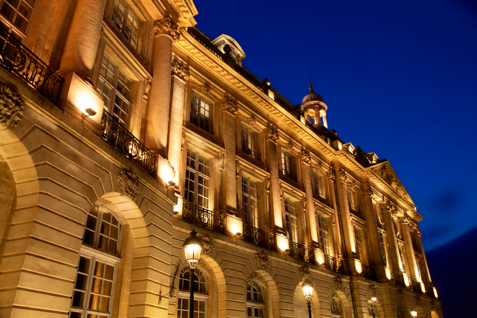place de la bourse bordeaux la nuit Bordeaux (105.1 MHz) : ton rendez-vous radio en Gironde