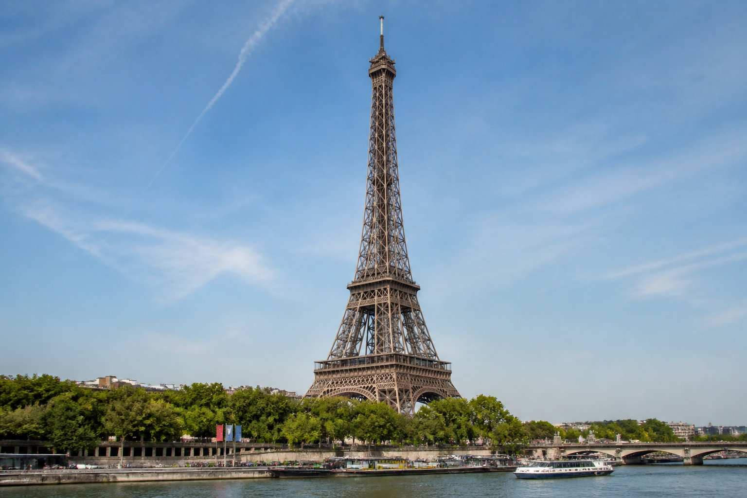 tour eiffel Paris (104.3 MHz) : ton signal dans la capitale