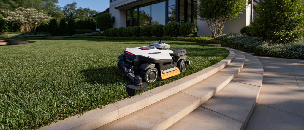 Equipped with an edge trimming accessory Equipped with an edge trimming accessory