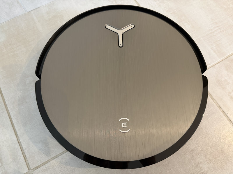 Ecovacs Deebot X12S OmniCyclone 11 Deebot X12S OmniCyclone vu de dessus, sans tourelle lidar