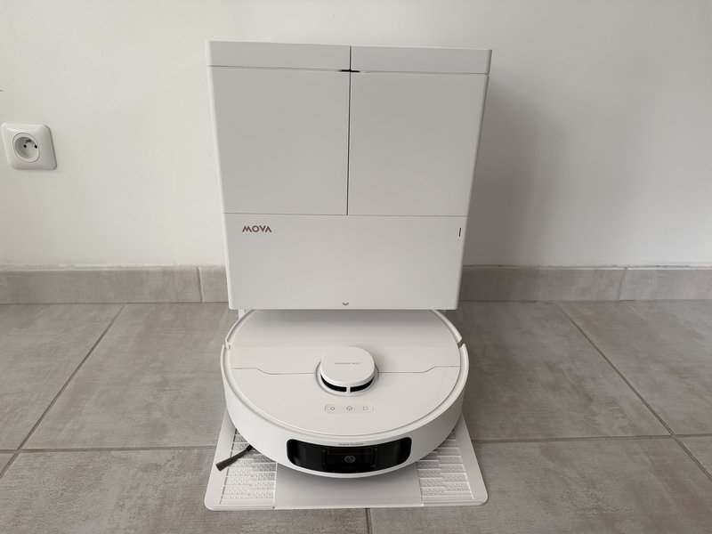 Mova E50 Pro Ultra 4 Station du Mova E50 Pro Ultra avec le robot en charge