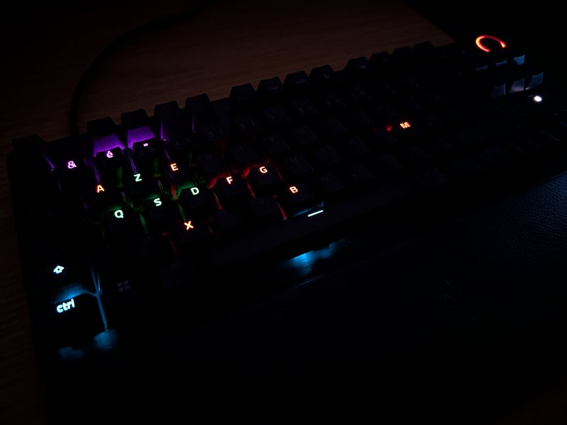 Razer Huntsman V3 TKL 8KHz 6 Éclairage Chroma limité aux touches de jeu sur le Razer Huntsman V3 Pro TKL 8KHz