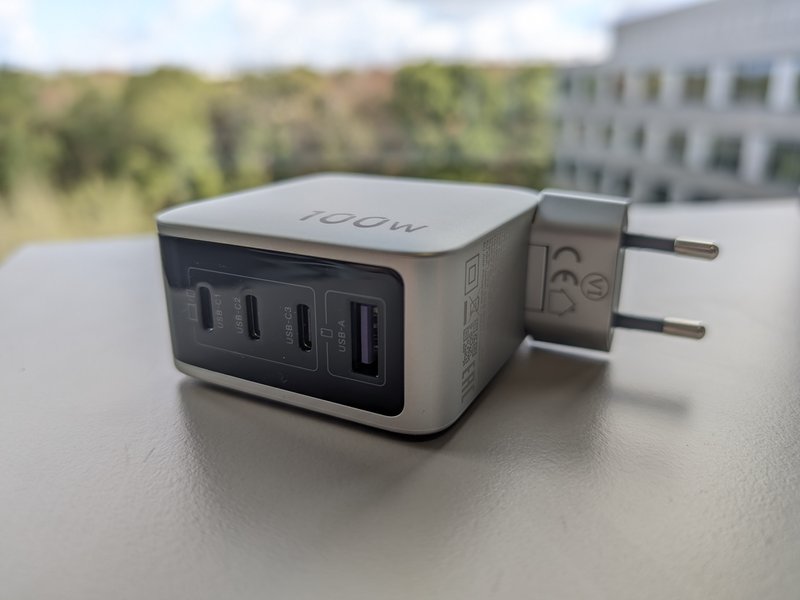 UGREEN Nexode 100W GaN 3 Les trois ports USB-C et le port USB-A du chargeur UGREEN Nexode Pro 100W