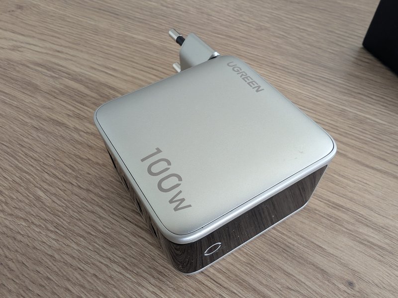 UGREEN Nexode 100W GaN 4 Dessus du chargeur UGREEN Nexode Pro 100W GaN